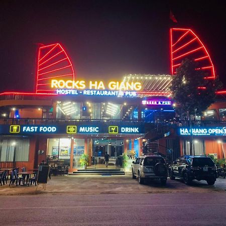 Rocks Ha Giang Hostel & Tour Exterior photo