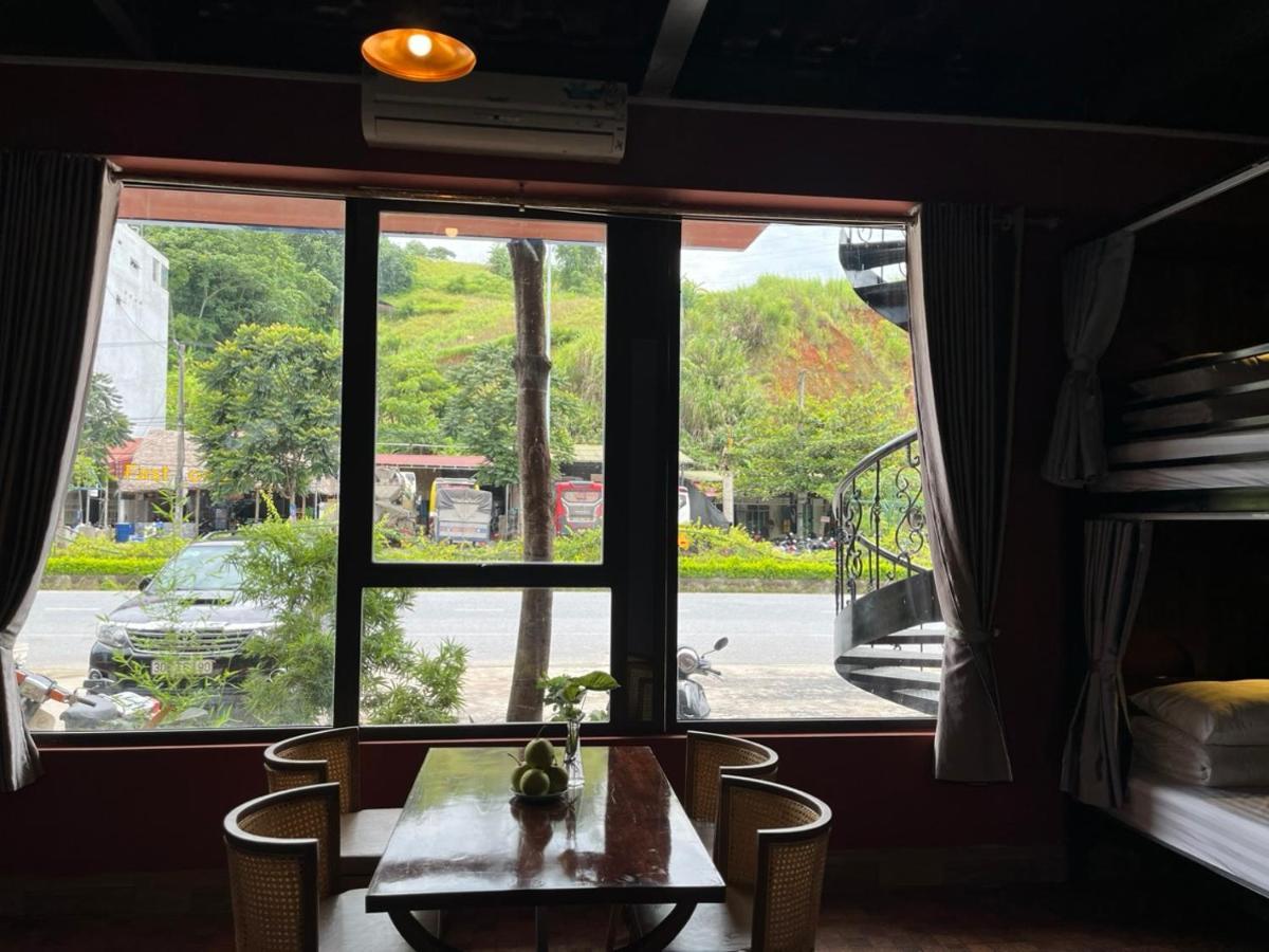 Rocks Ha Giang Hostel & Tour Exterior photo