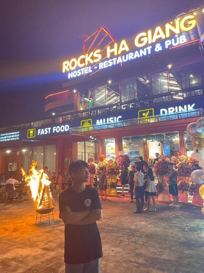 Rocks Ha Giang Hostel & Tour Exterior photo