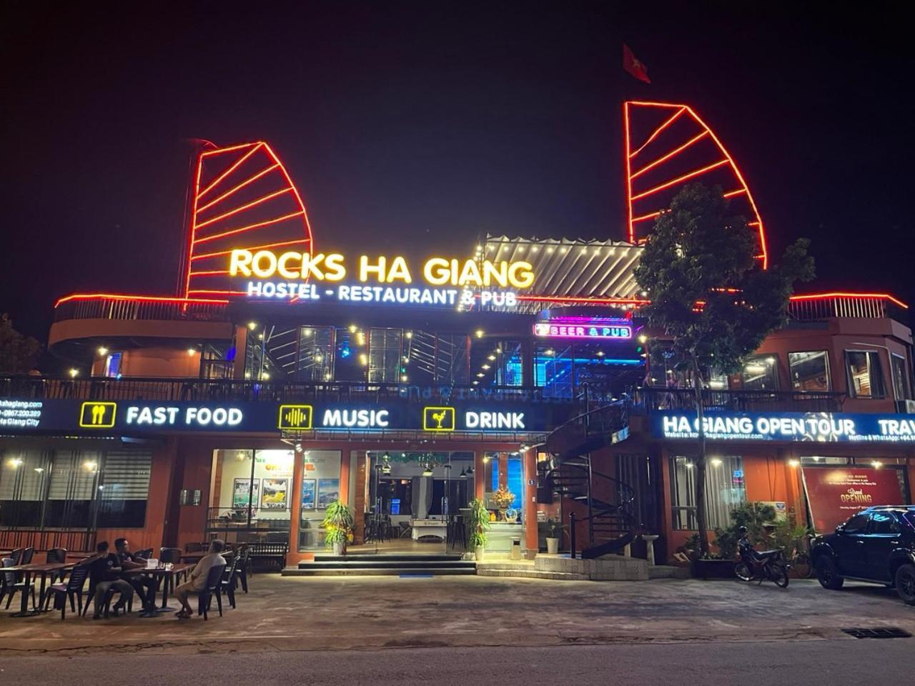 Rocks Ha Giang Hostel & Tour Exterior photo