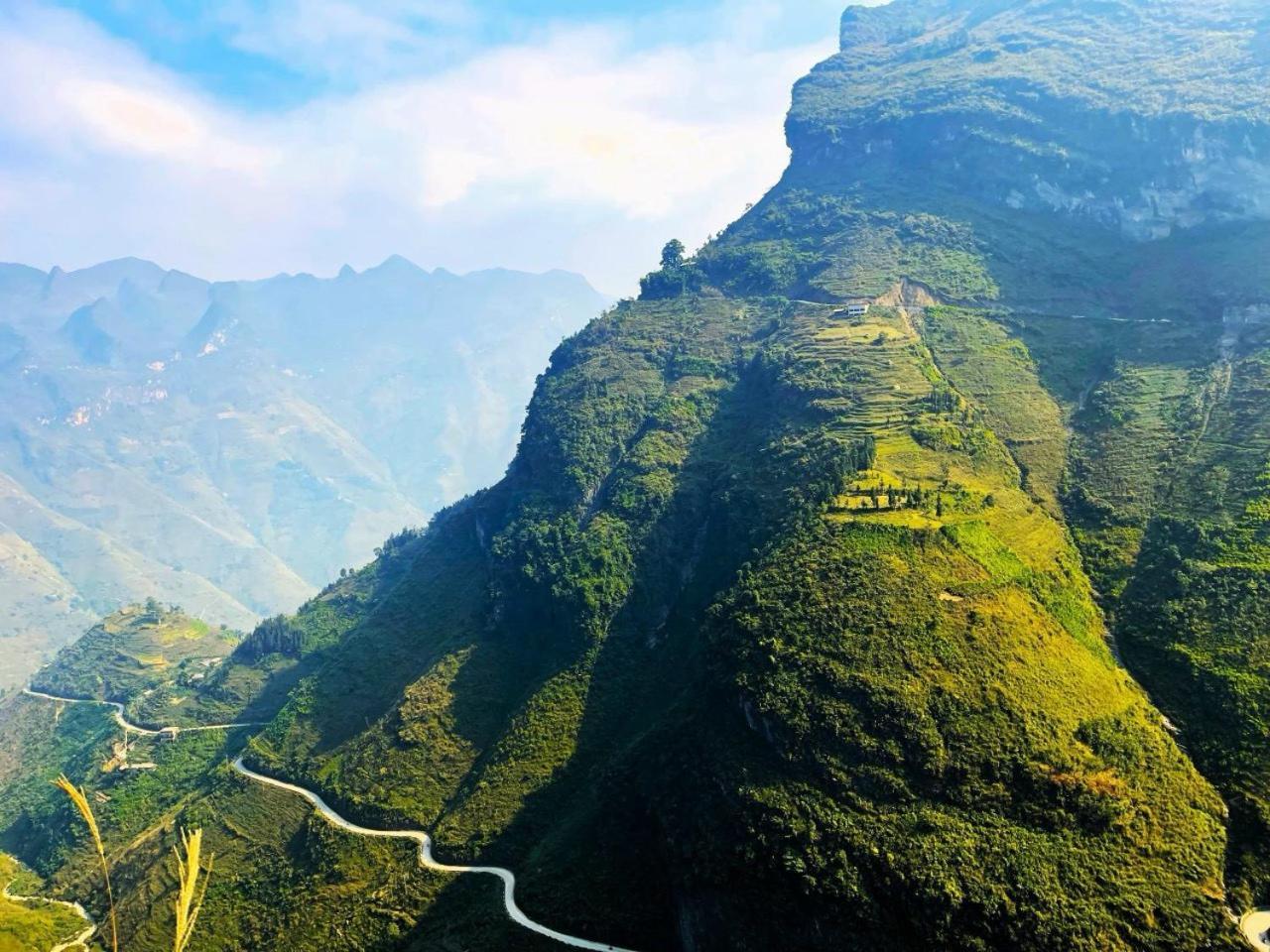 Rocks Ha Giang Hostel & Tour Exterior photo