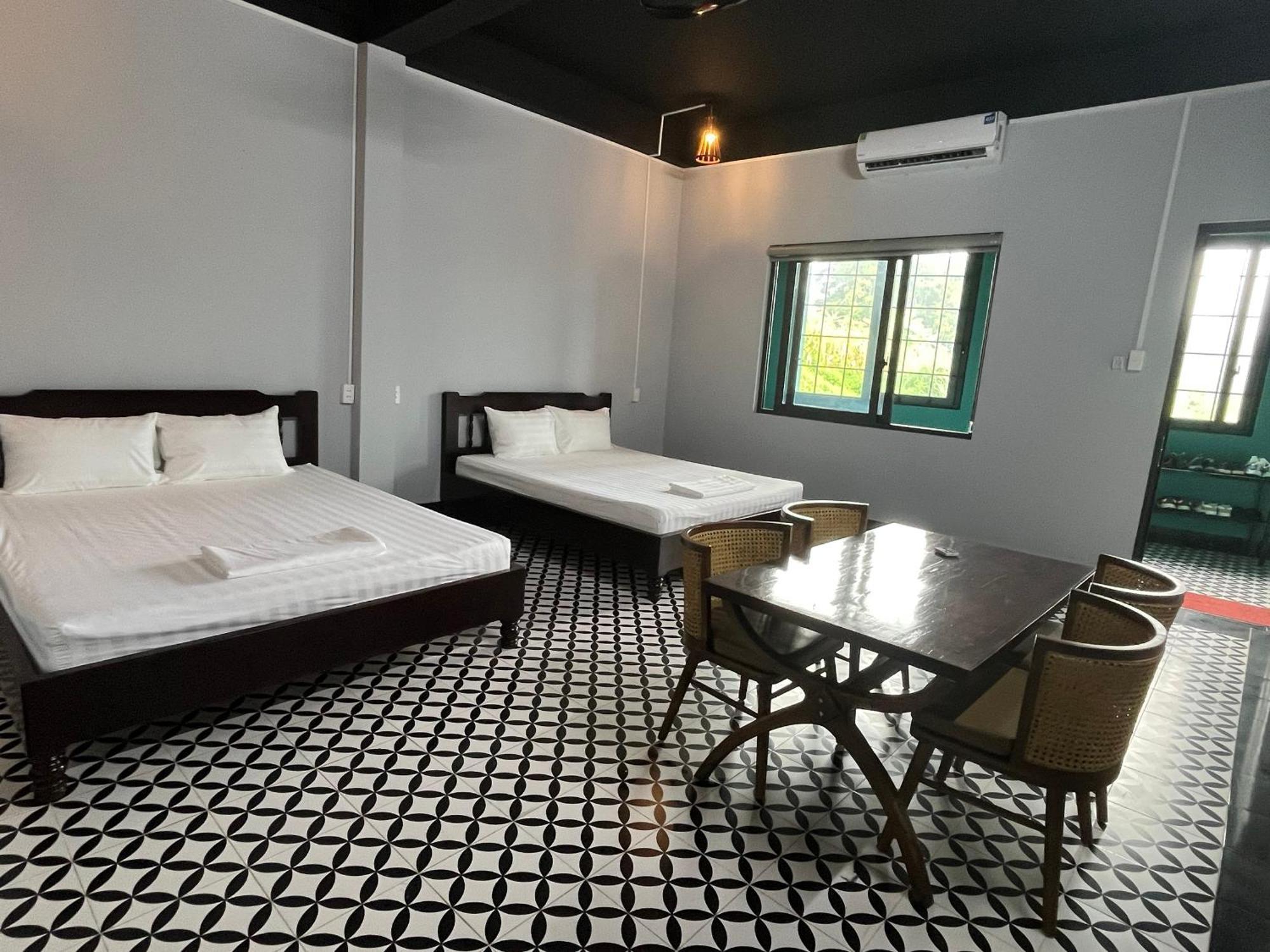 Rocks Ha Giang Hostel & Tour Exterior photo